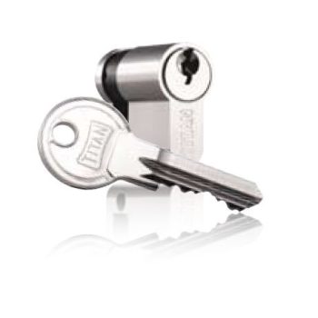 TITAN-K1-FEL-hengerzarbetet-furasvedelemmel-10-35